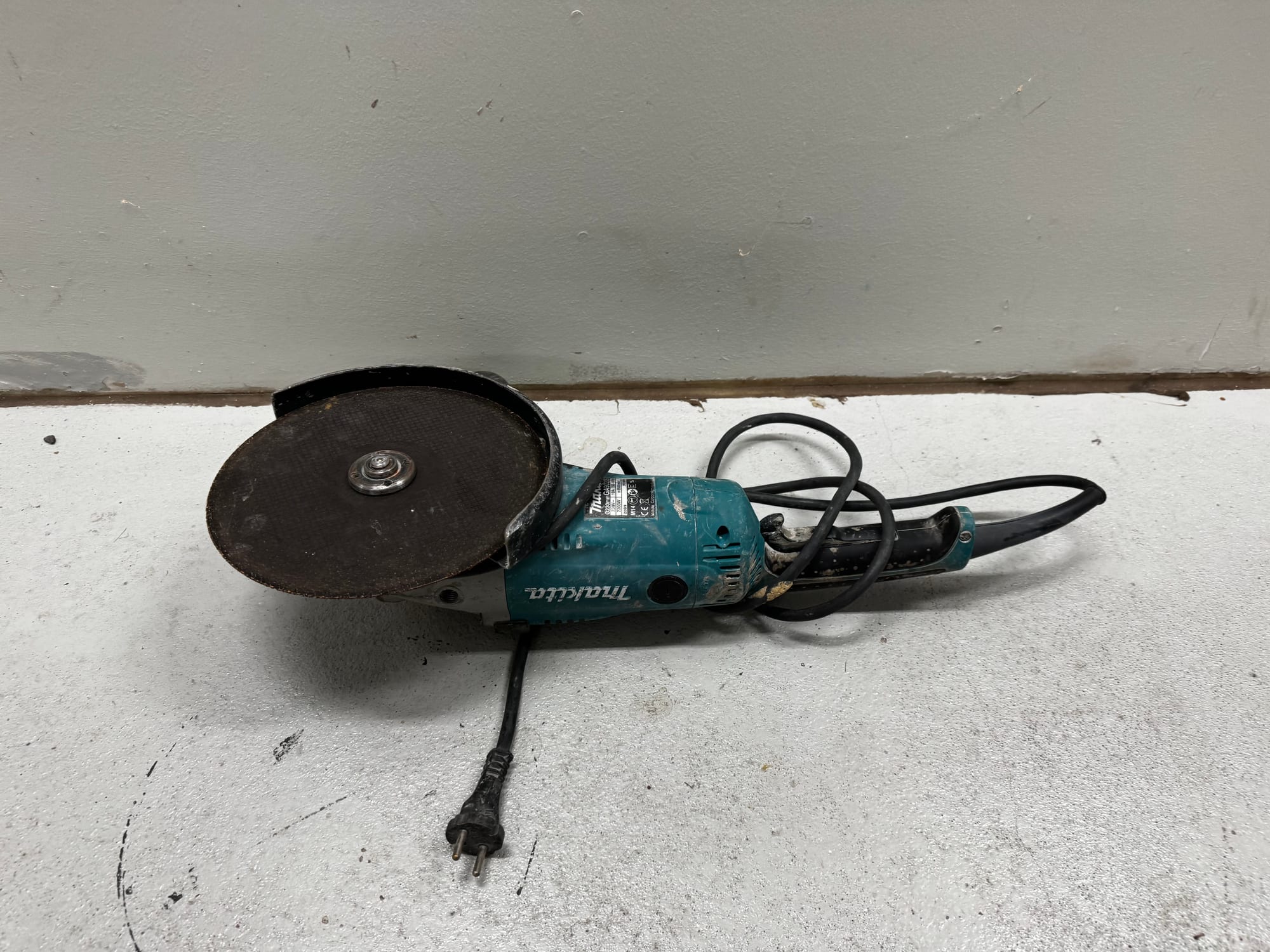 Makita 230mm kulmahiomakone