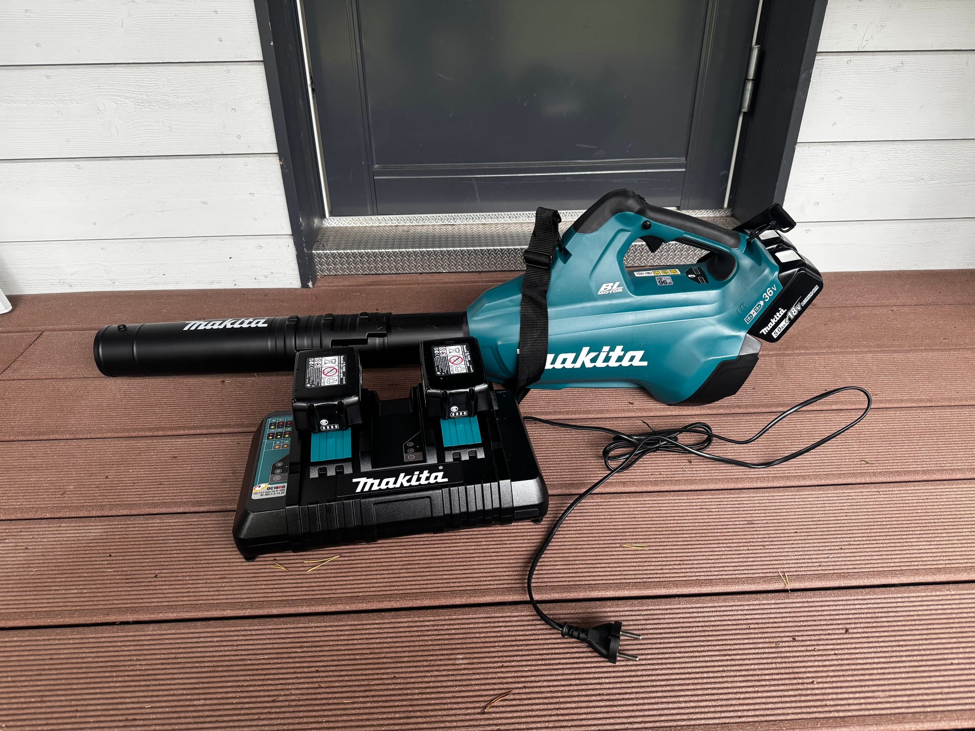 Makita DUB362PT4 akkulehtipuhallin – 4 akkua + laturi